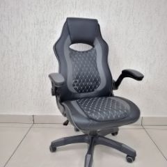 Кресло геймерское Barneo K-37 (черная кожа серые вставки) в Лабытнанги - labytnangi.mebel24.online | фото 1